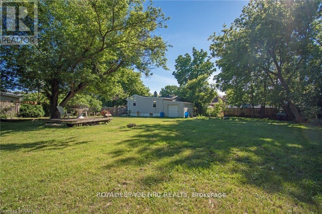 1a Essex Lane, St. Catharines, Ontario  L2T 1A4 - Photo 3 - X12797808