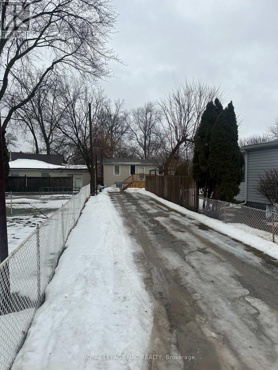 1a Essex Lane, St. Catharines, Ontario  L2T 1A4 - Photo 5 - X12797808