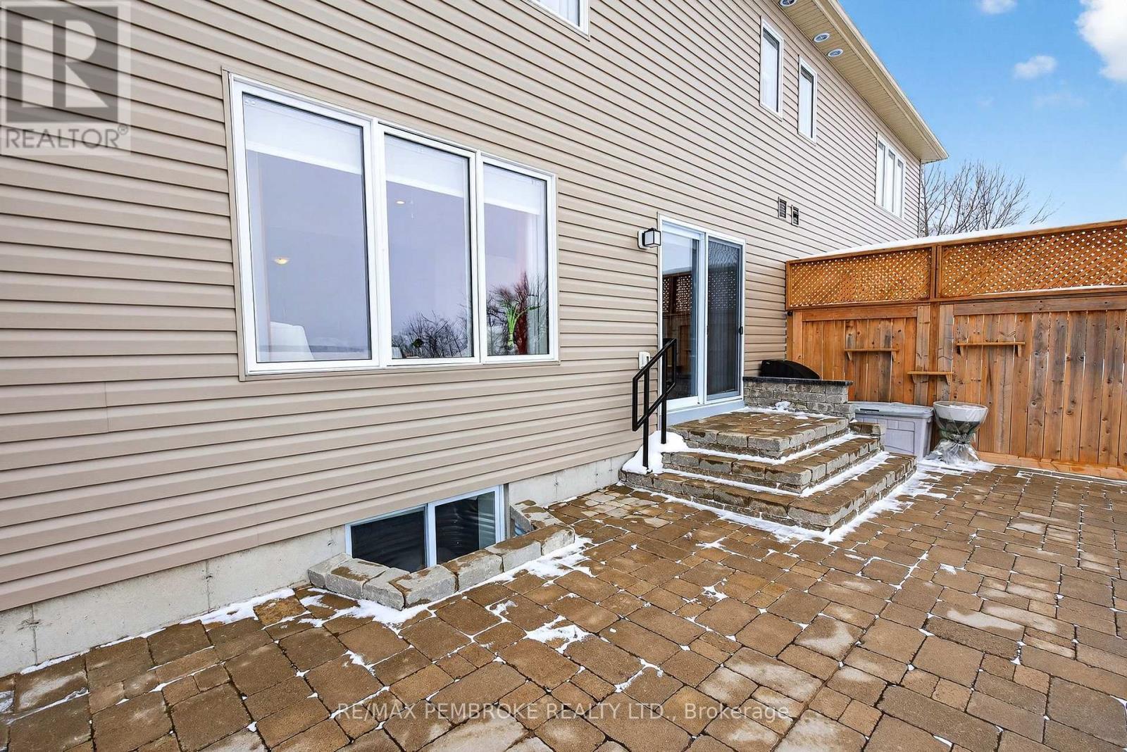 347 Nelson Street, Pembroke, Ontario  K8A 3N5 - Photo 38 - X12799038