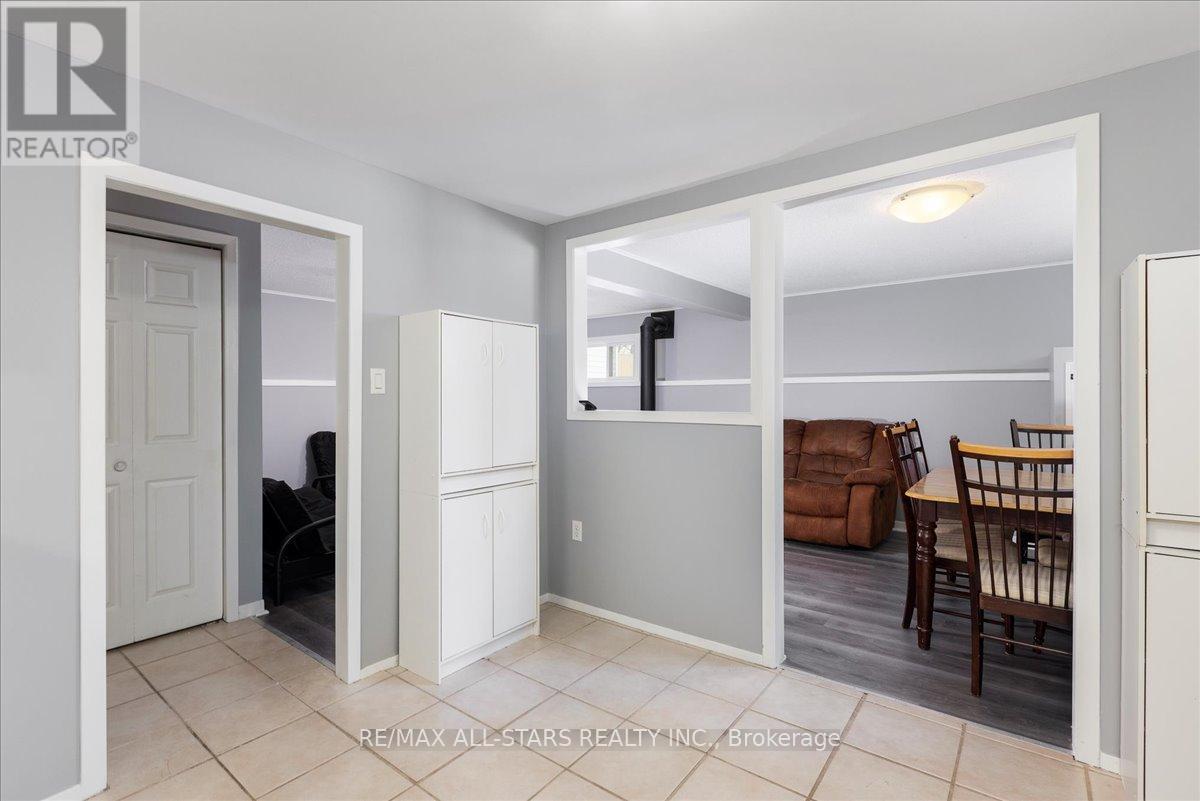 398 The Queensway Avenue S, Georgina, Ontario  L4P 2C5 - Photo 23 - N12724552