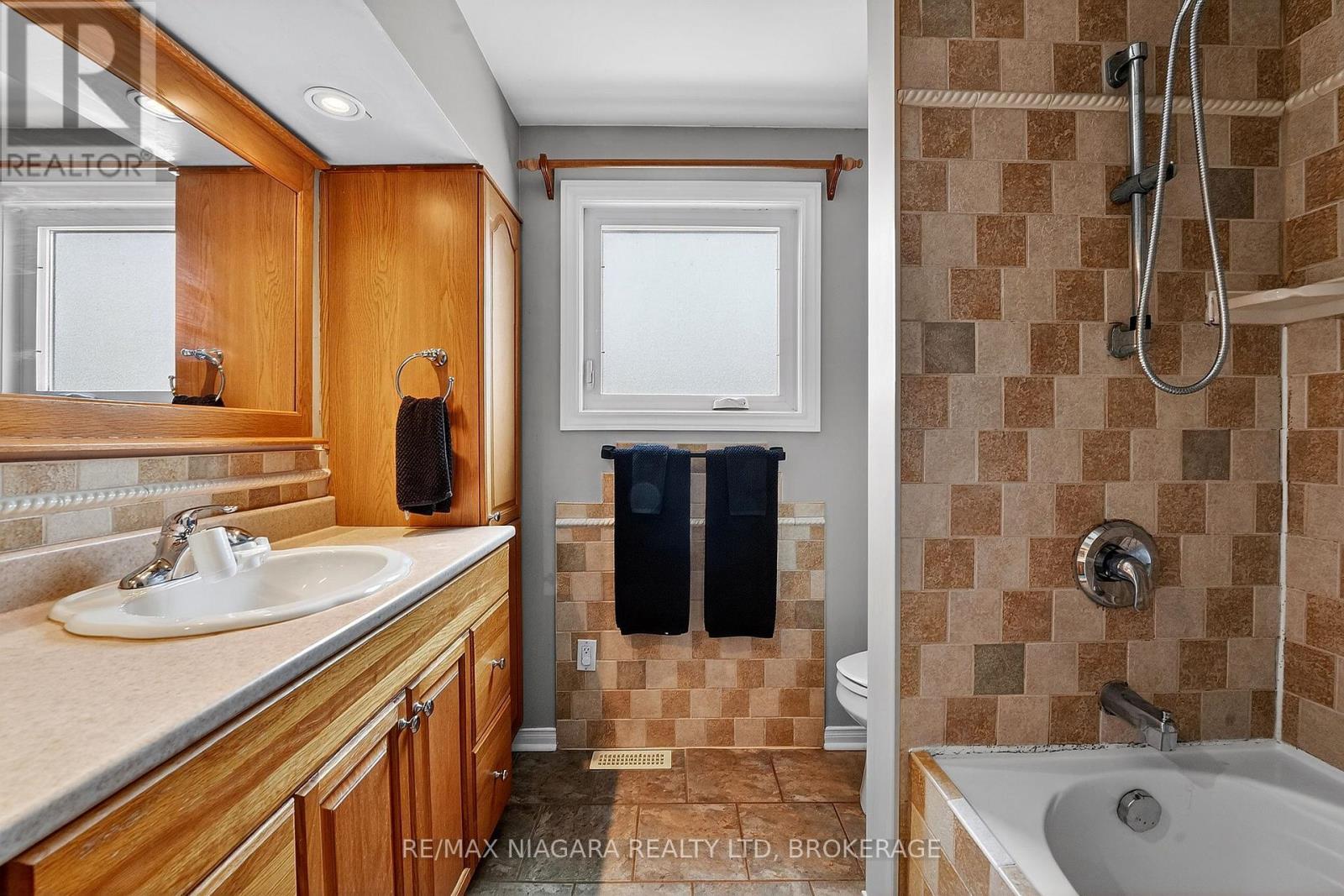 75 Berrisfield Crescent, Hamilton, Ontario  L8T 4X1 - Photo 22 - X12799058