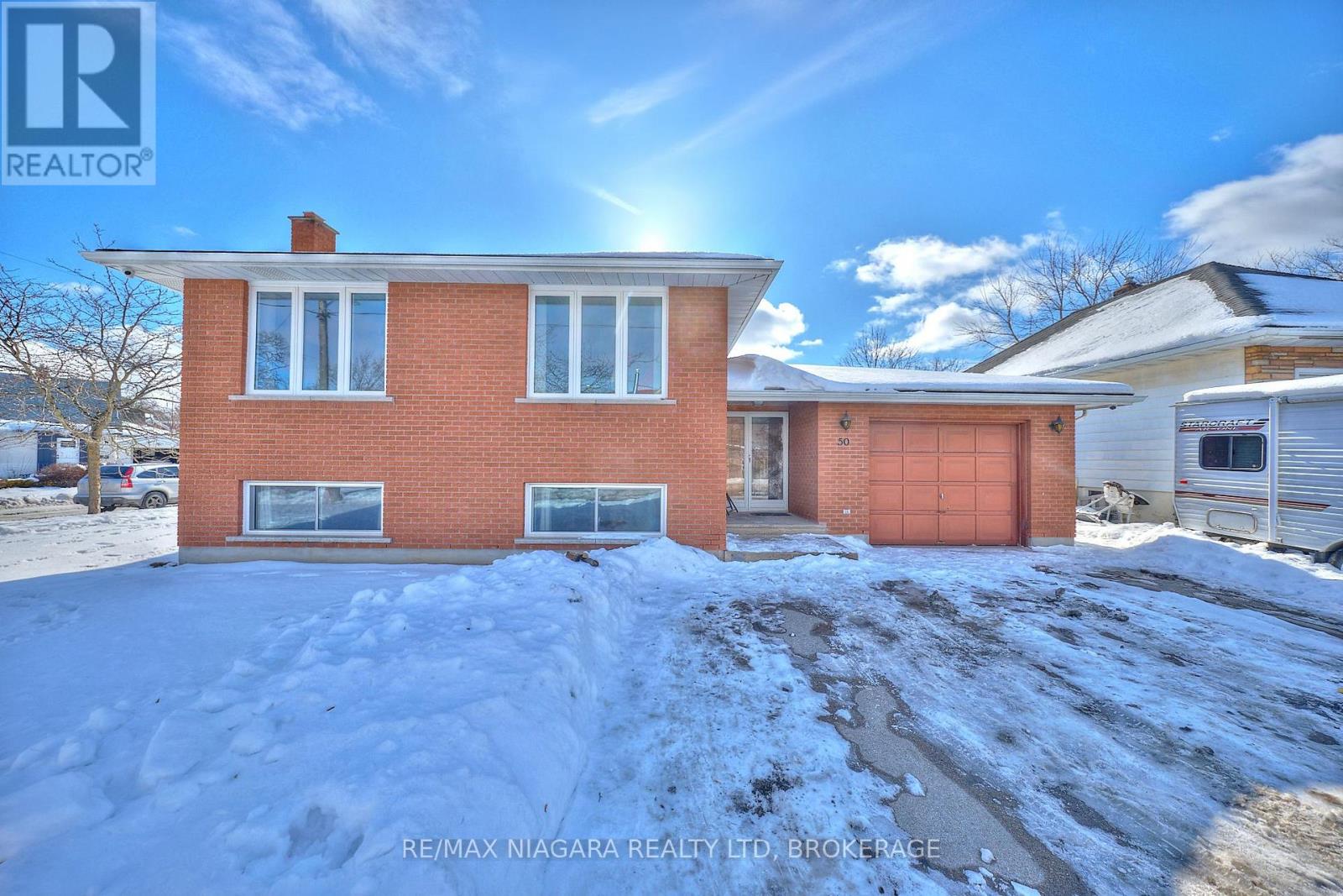 50 Chetwood Street, St. Catharines, Ontario  L2S 2A2 - Photo 2 - X12799106