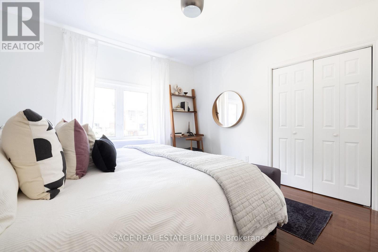 318 Indian Grove, Toronto, Ontario  M6P 2H5 - Photo 16 - W12797894