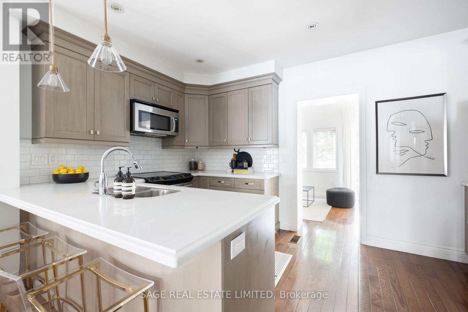 318 Indian Grove, Toronto, Ontario  M6P 2H5 - Photo 7 - W12797894