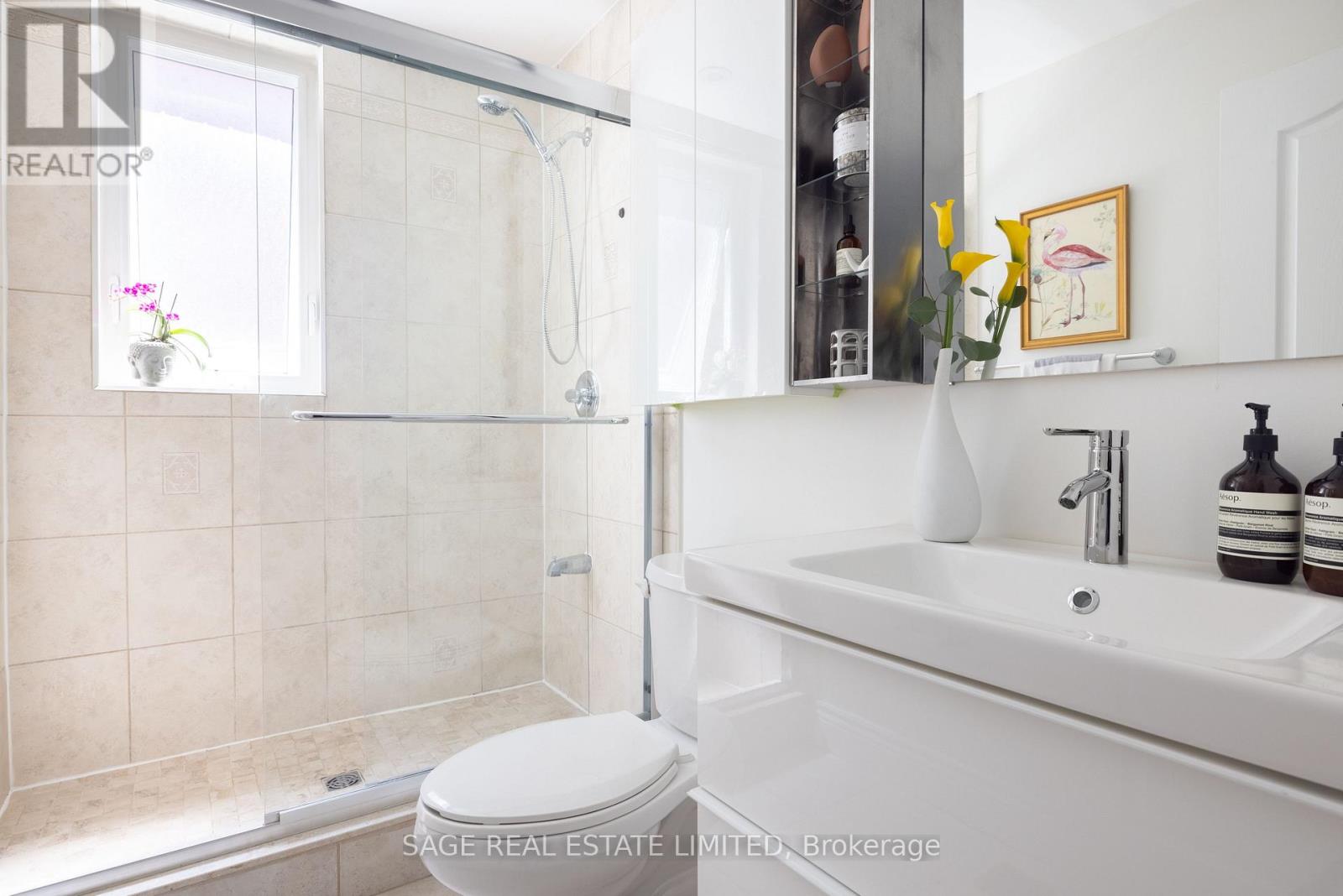 318 Indian Grove, Toronto, Ontario  M6P 2H5 - Photo 13 - W12797894