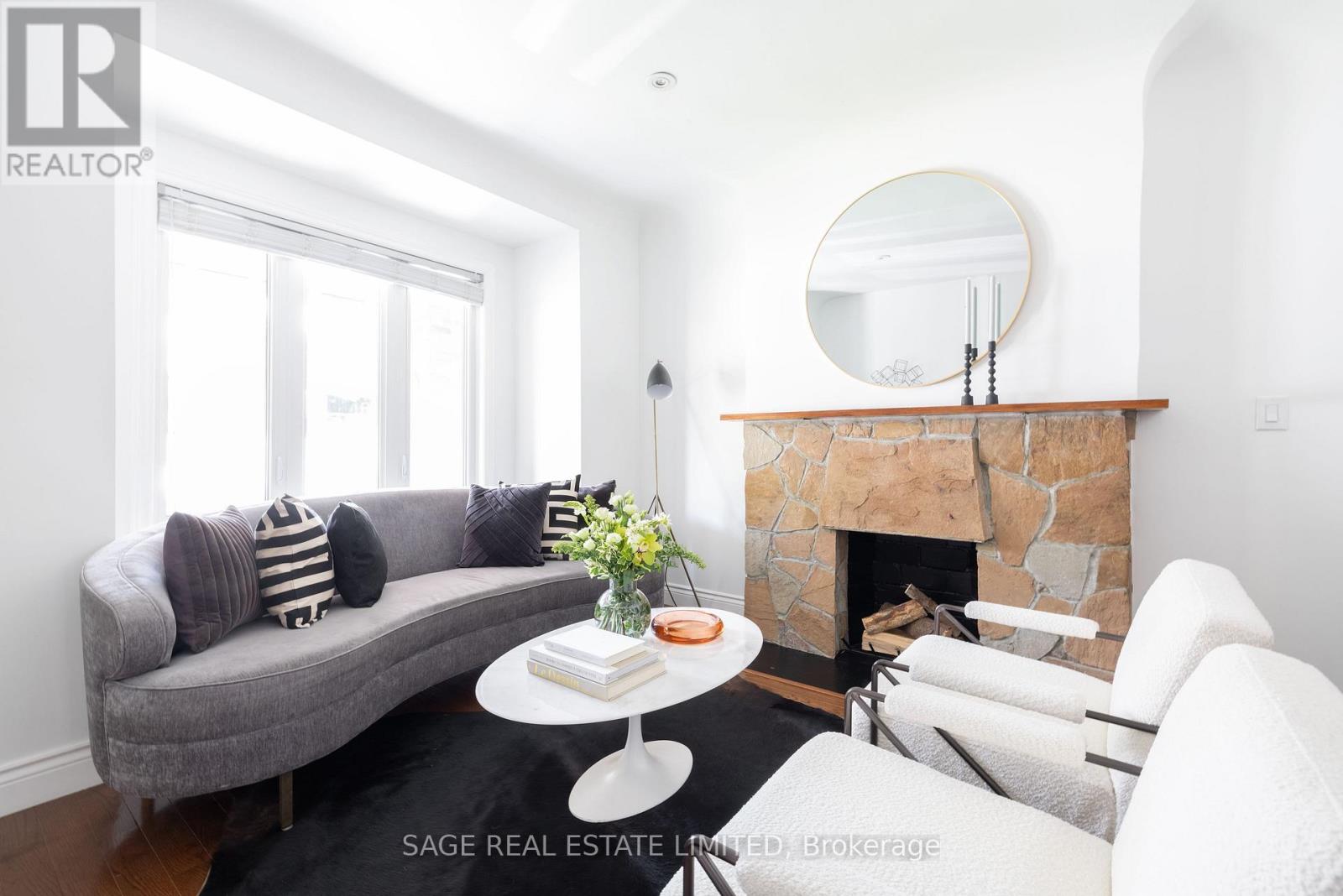 318 Indian Grove, Toronto, Ontario  M6P 2H5 - Photo 4 - W12797894