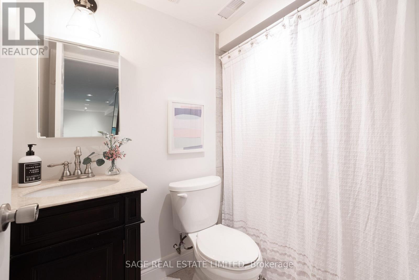 318 Indian Grove, Toronto, Ontario  M6P 2H5 - Photo 21 - W12797894