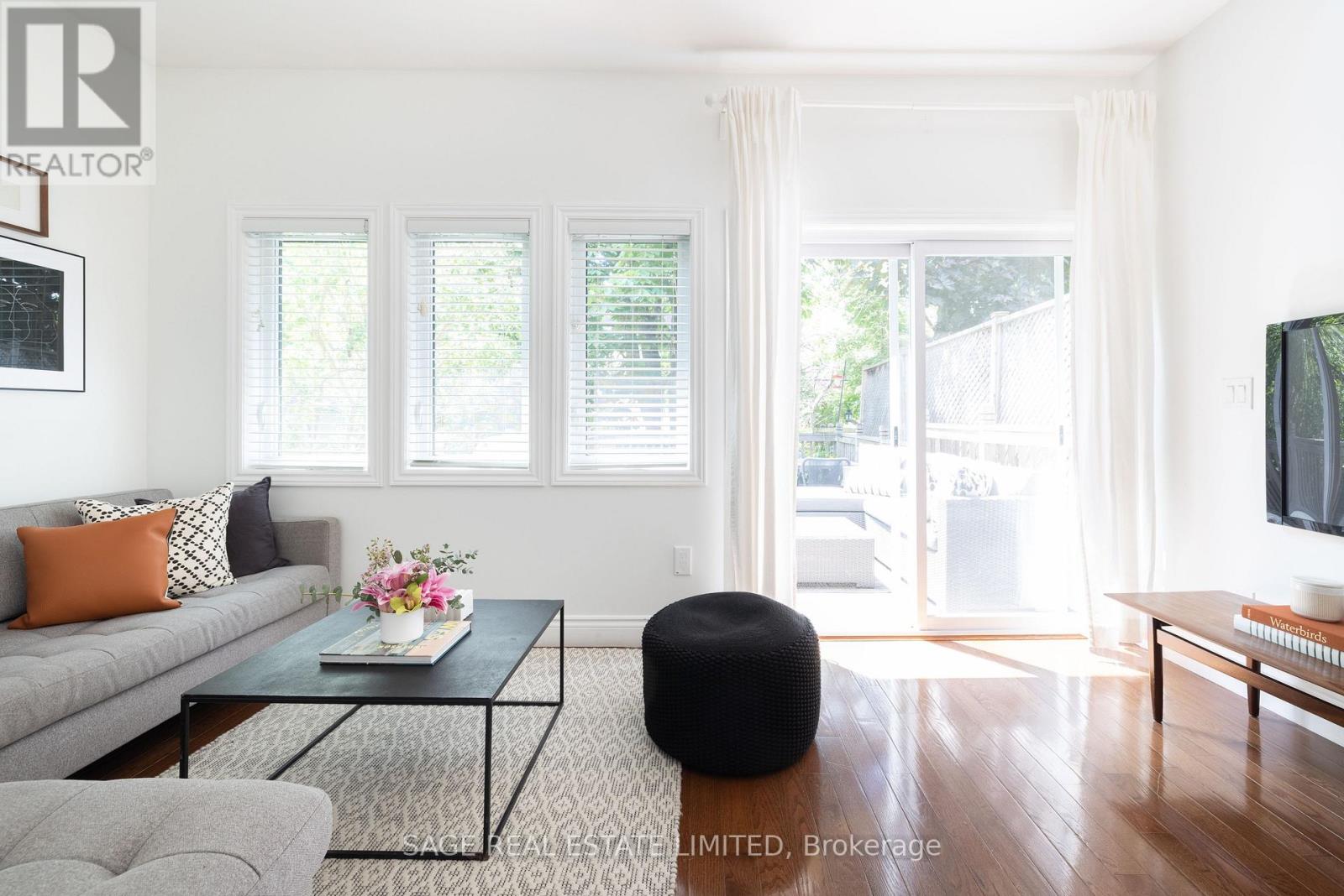 318 Indian Grove, Toronto, Ontario  M6P 2H5 - Photo 9 - W12797894