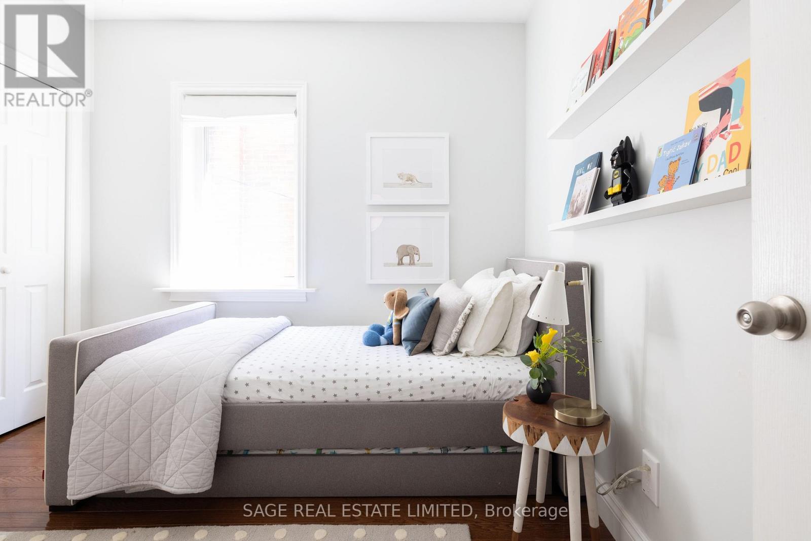 318 Indian Grove, Toronto, Ontario  M6P 2H5 - Photo 15 - W12797894