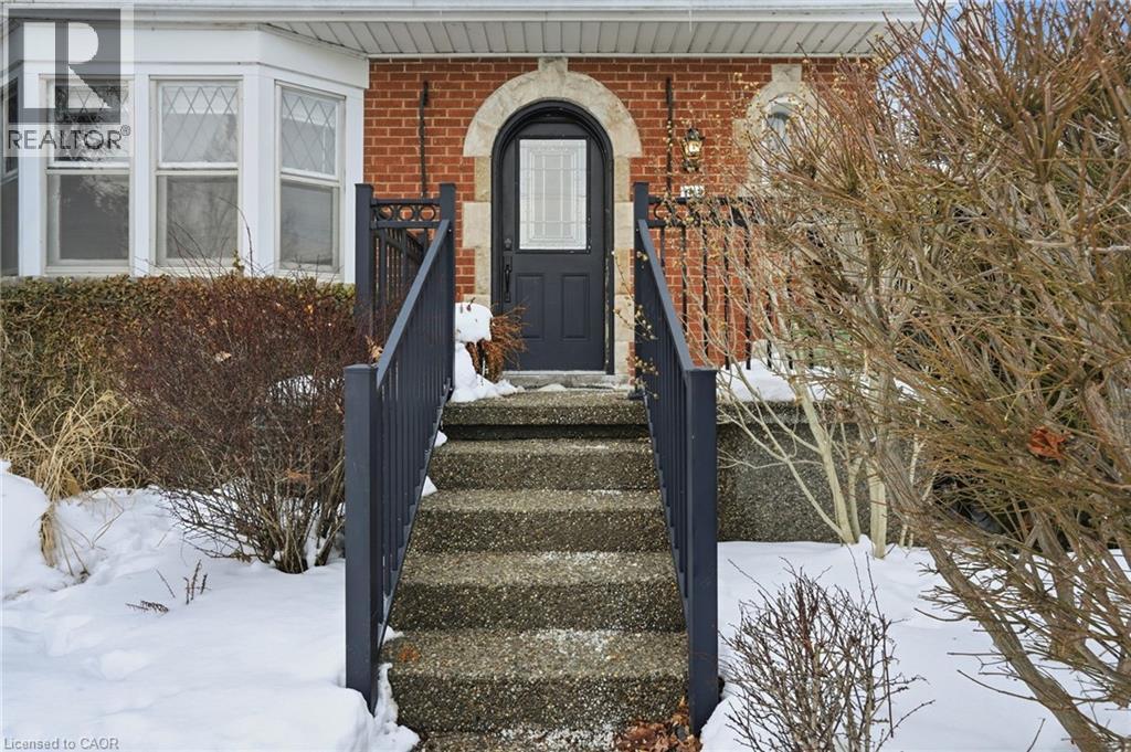 153 Parkview Drive, Hamilton, Ontario  L8S 3Y4 - Photo 2 - 40804872