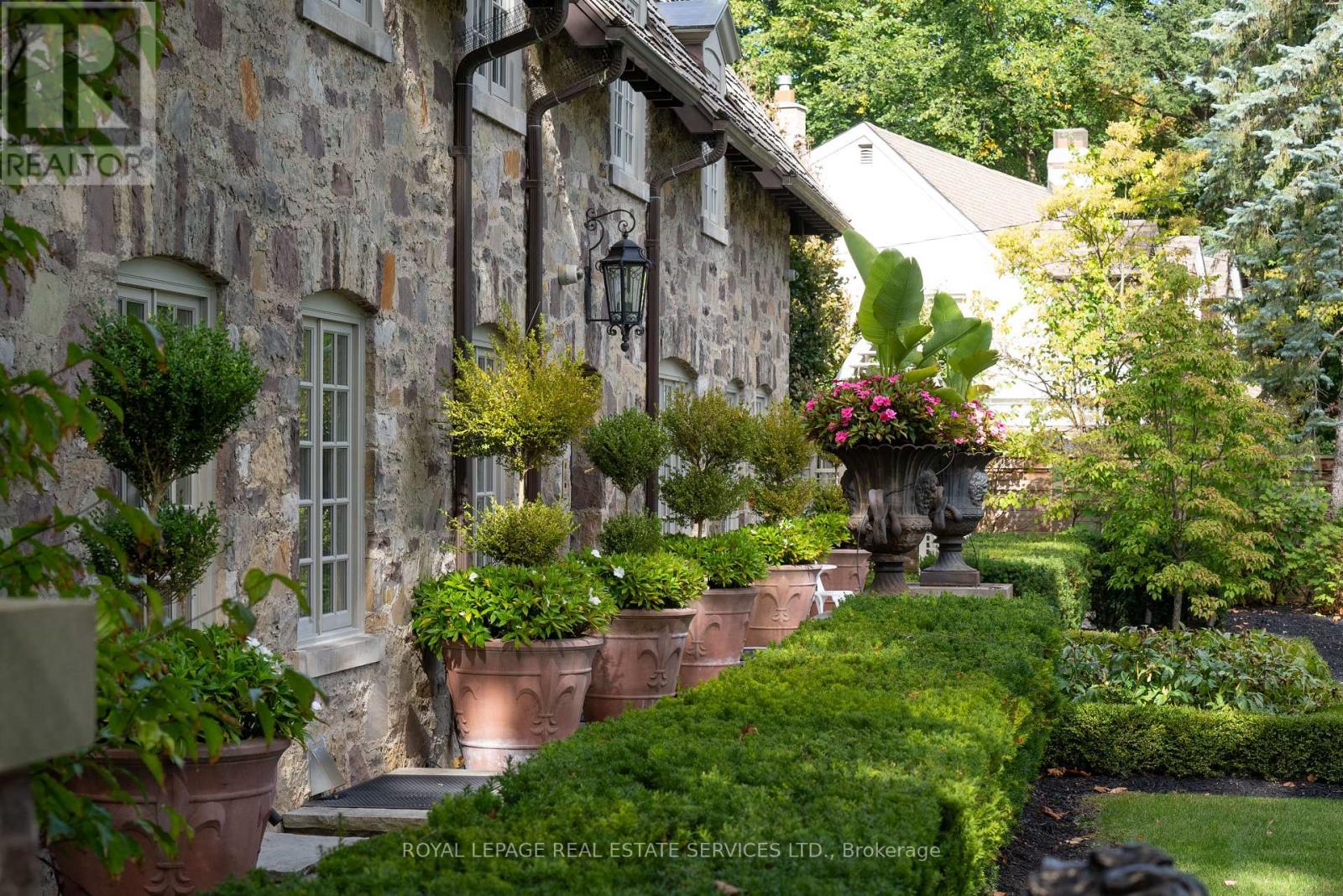 108 Sandringham Drive, Toronto, Ontario  M3H 1C9 - Photo 4 - C12799076