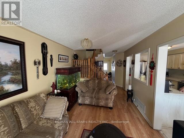 44 TOSCANA DRIVE, Whitby, Ontario