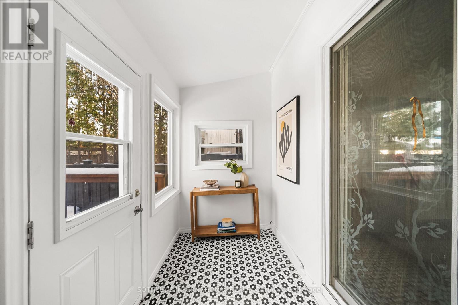 31 Tiverton Avenue, Toronto, Ontario  M4M 2M1 - Photo 19 - E12799158