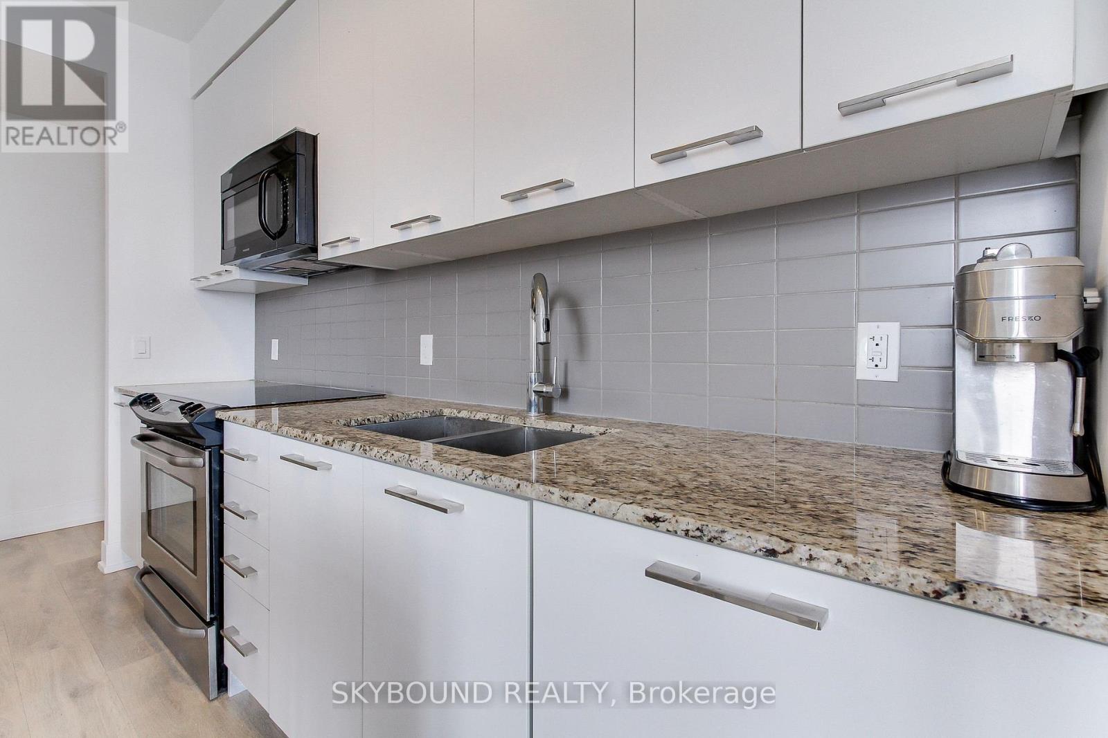 1007 - 9471 Yonge Street, Richmond Hill, Ontario L4C 0Z5 - Photo 6 - N12798976