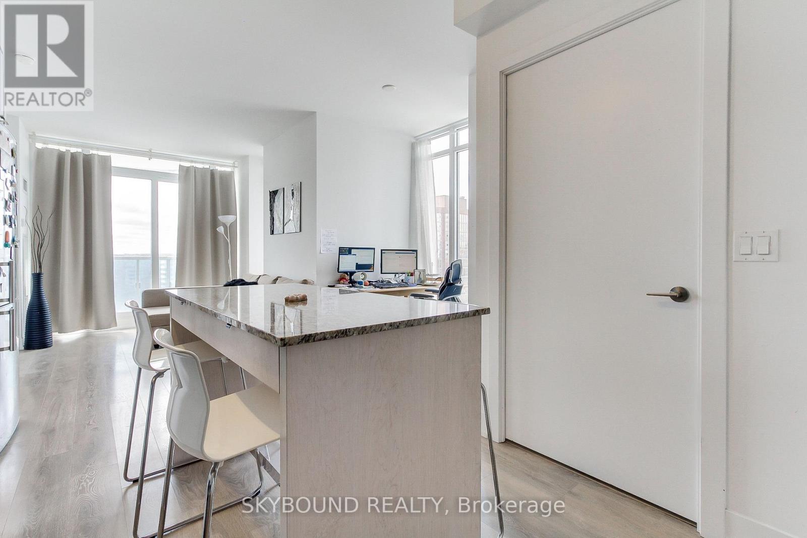 1007 - 9471 Yonge Street, Richmond Hill, Ontario L4C 0Z5 - Photo 7 - N12798976