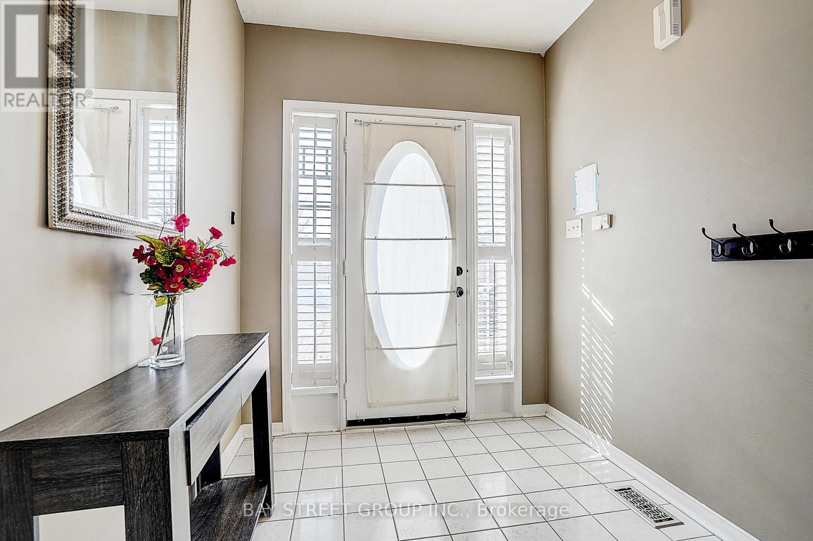 68 Woodroof Crescent, Aurora, Ontario  L4G 7H4 - Photo 2 - N12799112