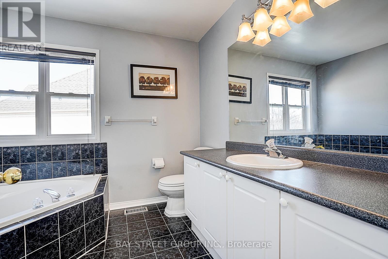 68 Woodroof Crescent, Aurora, Ontario  L4G 7H4 - Photo 24 - N12799112