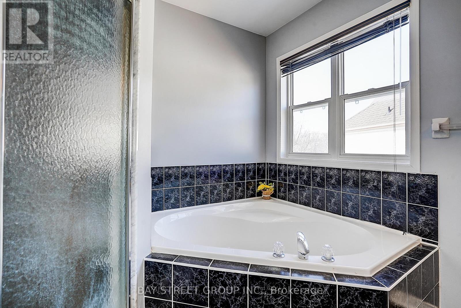 68 Woodroof Crescent, Aurora, Ontario  L4G 7H4 - Photo 25 - N12799112