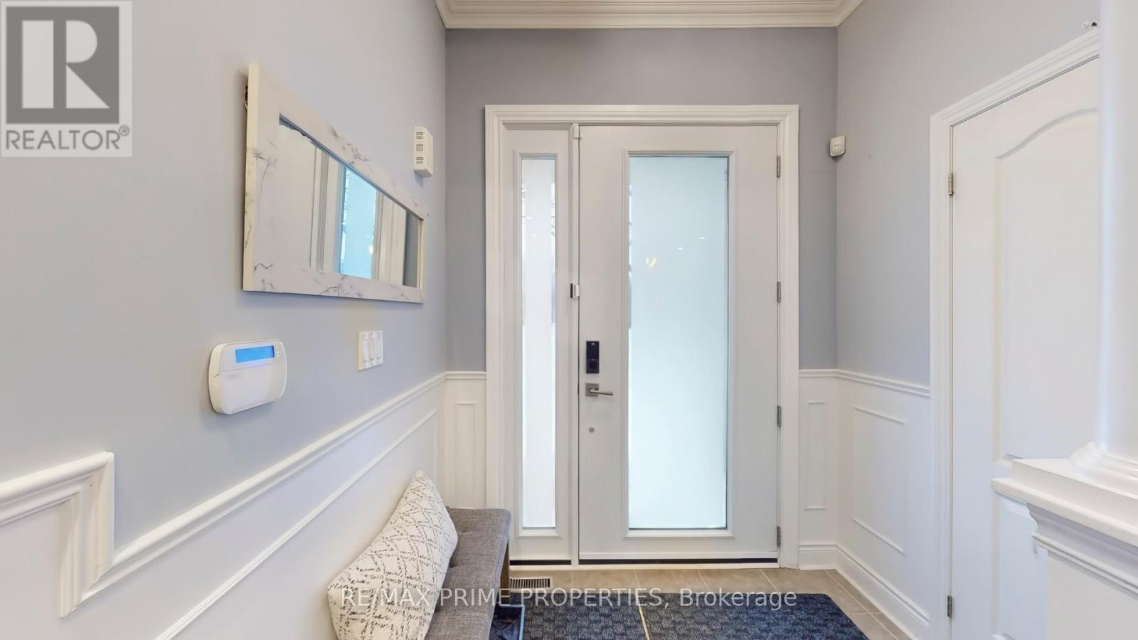 1075 Warby Trail, Newmarket, Ontario  L3X 3H6 - Photo 4 - N12799118