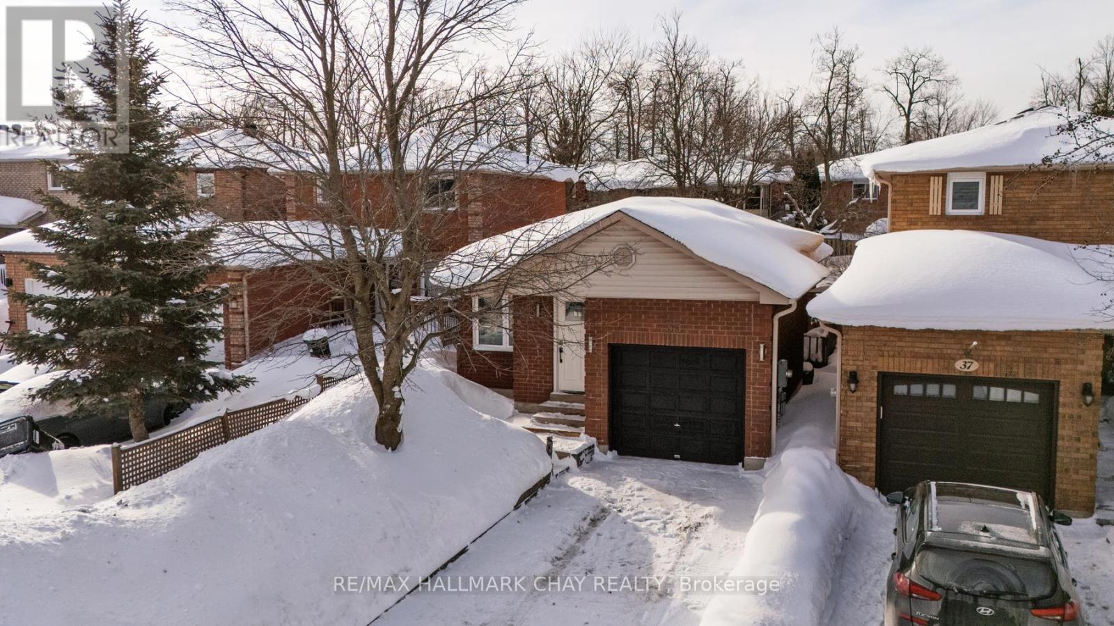 35 Geddes Crescent, Barrie, Ontario  L4N 7B2 - Photo 2 - S12798970