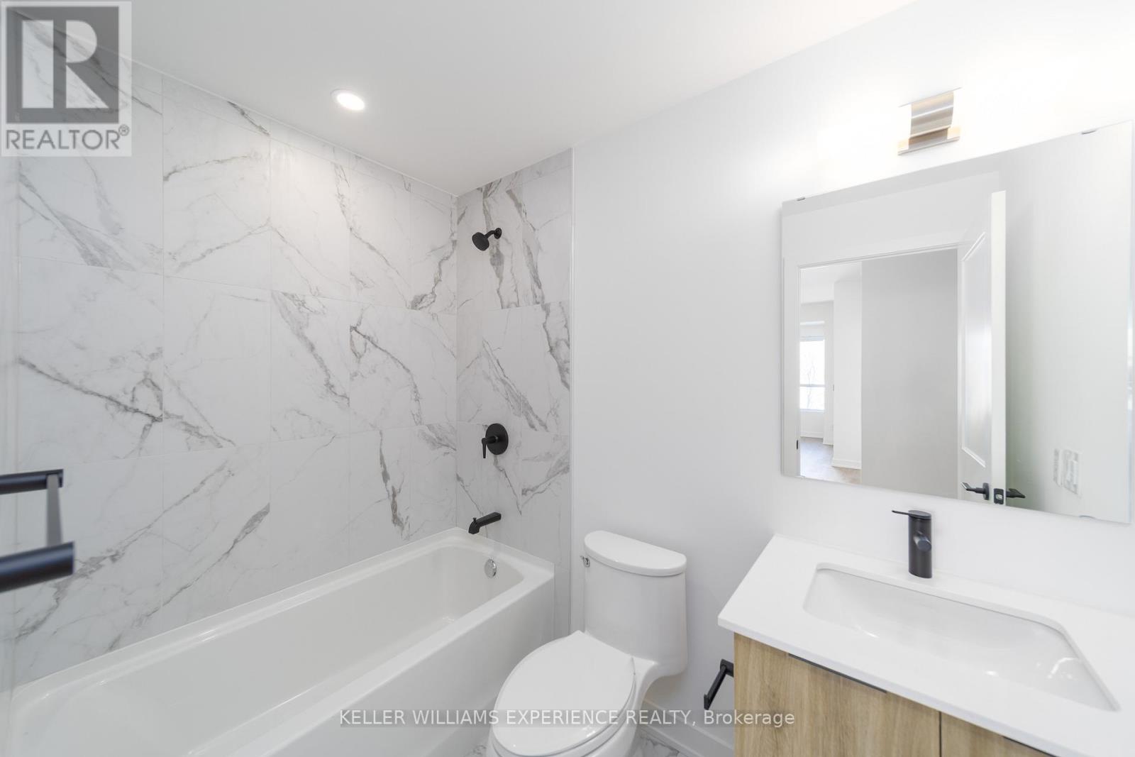 309 - 56 Lakeside Terrace, Barrie (Little Lake), Ontario  L4M 0L4 - Photo 4 - S12799168