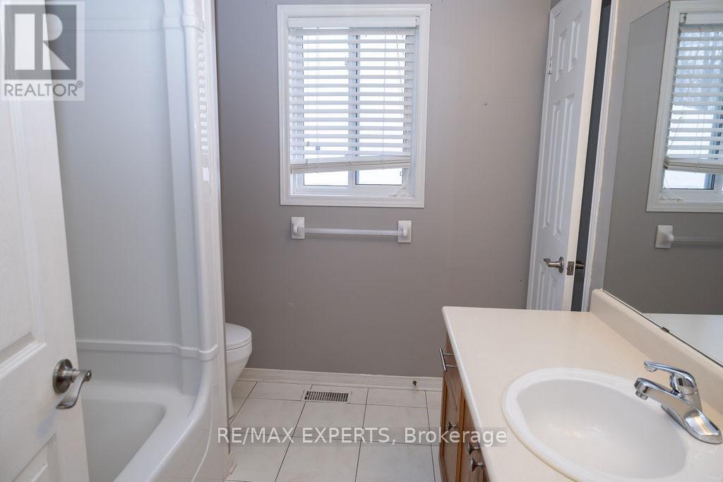 73 Foxtail Avenue, Welland, Ontario  L3C 7J6 - Photo 6 - X12796956