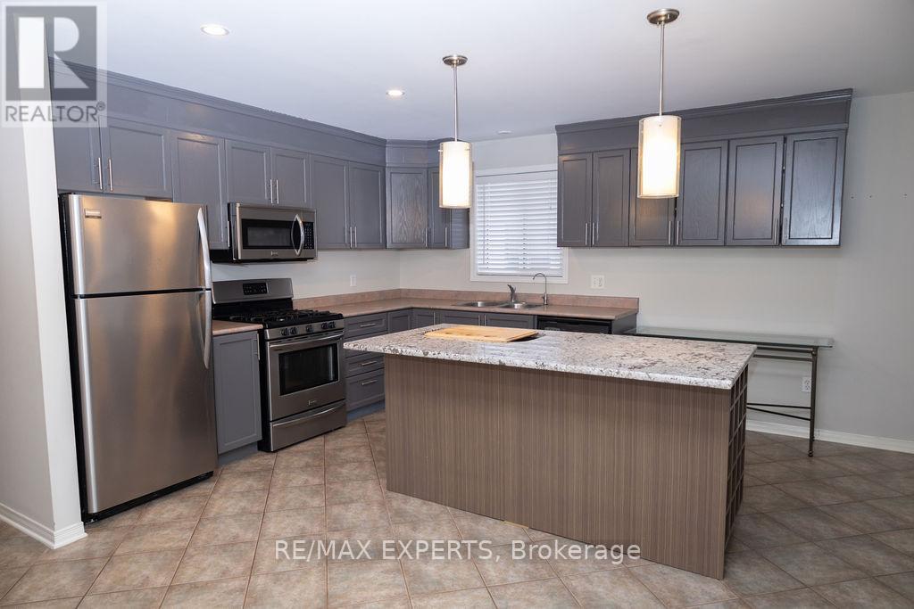 73 Foxtail Avenue, Welland, Ontario  L3C 7J6 - Photo 3 - X12796956