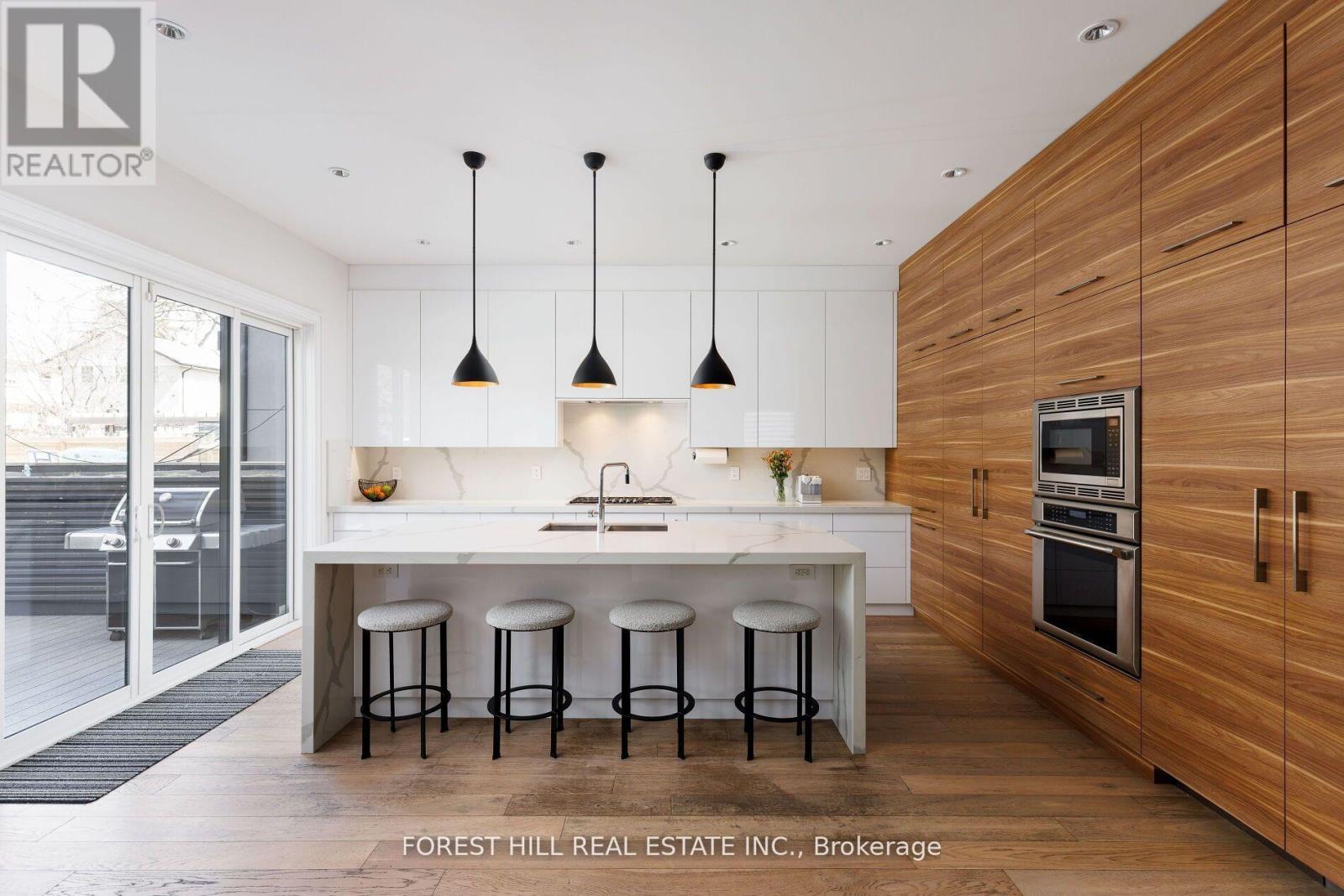 8 NORA ROAD Toronto (Islington-City Centre West), ON M9A 1C9