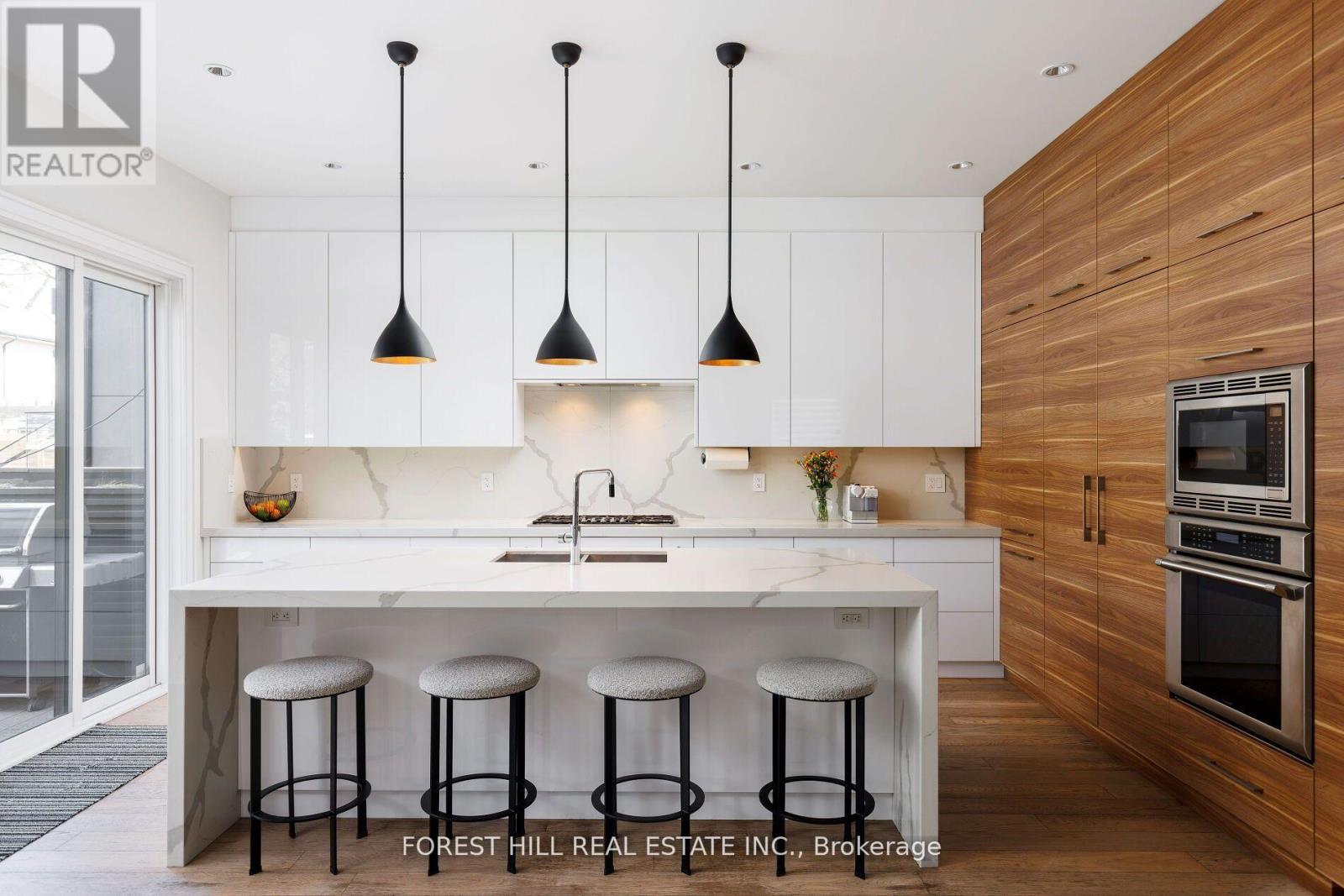 8 NORA ROAD Toronto (Islington-City Centre West), ON M9A 1C9