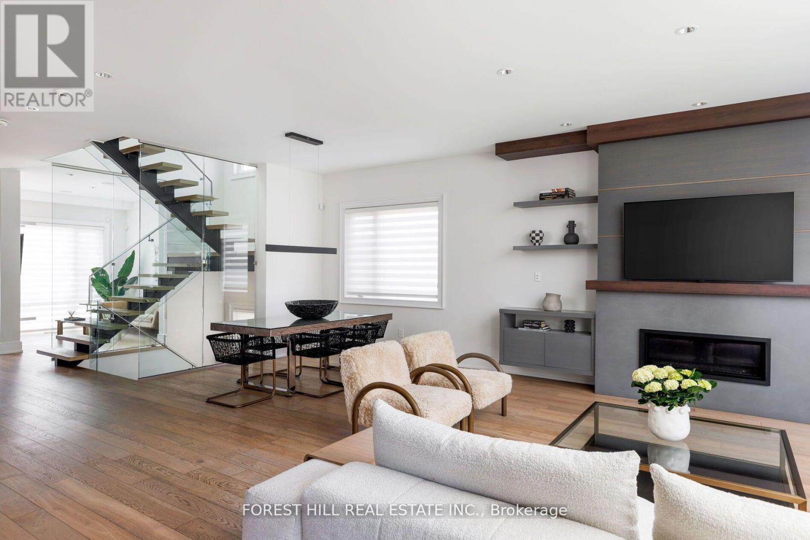 8 NORA ROAD Toronto (Islington-City Centre West), ON M9A 1C9