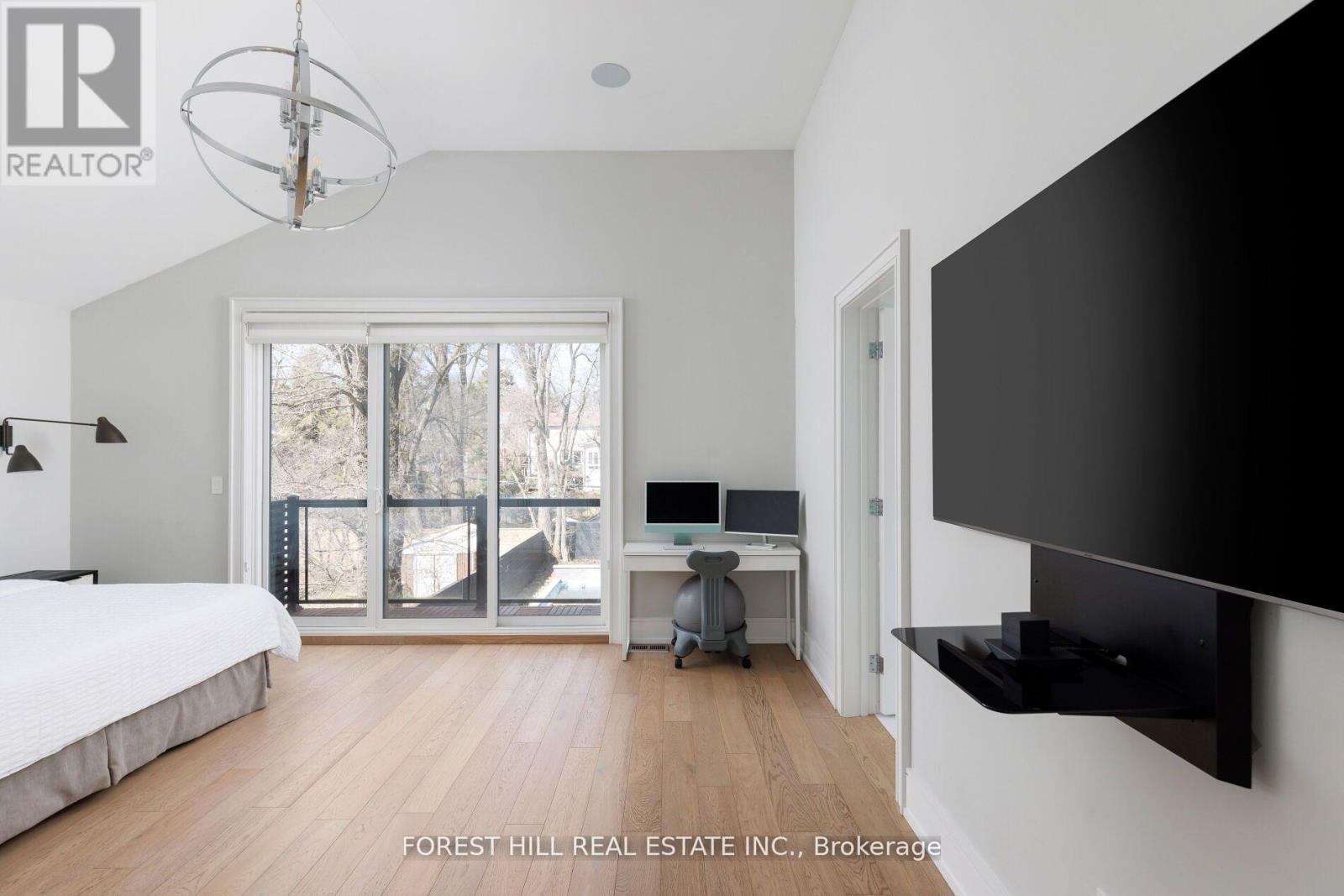 8 NORA ROAD Toronto (Islington-City Centre West), ON M9A 1C9