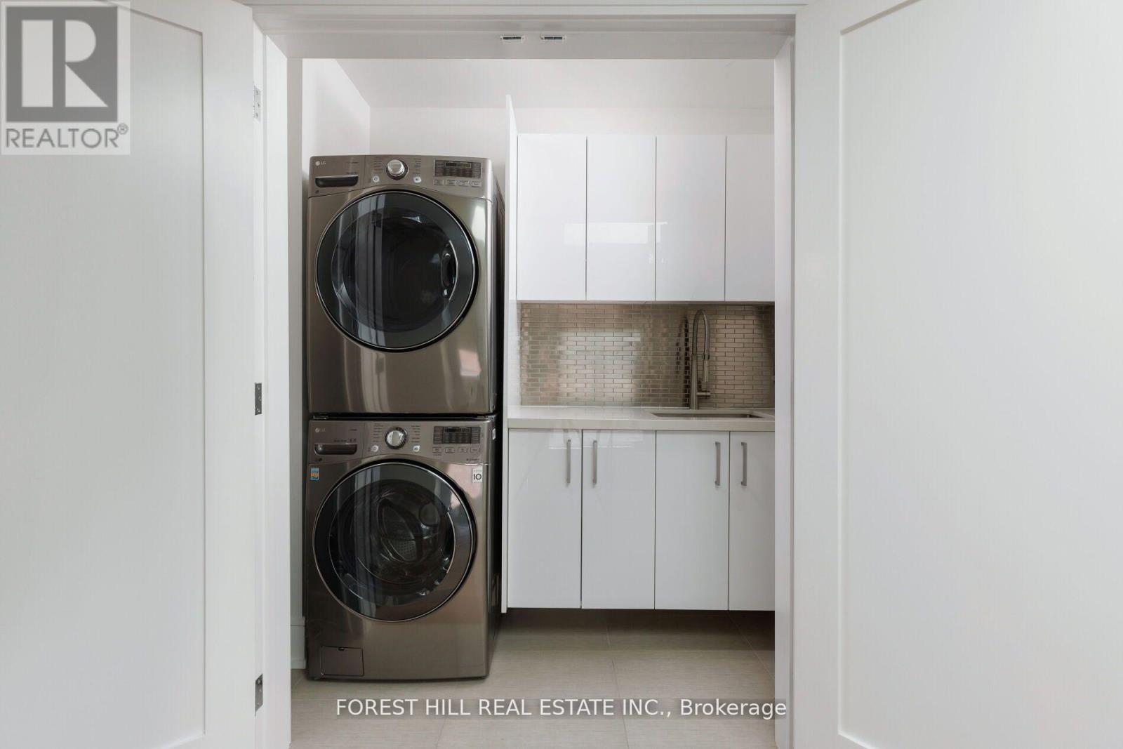 8 NORA ROAD Toronto (Islington-City Centre West), ON M9A 1C9