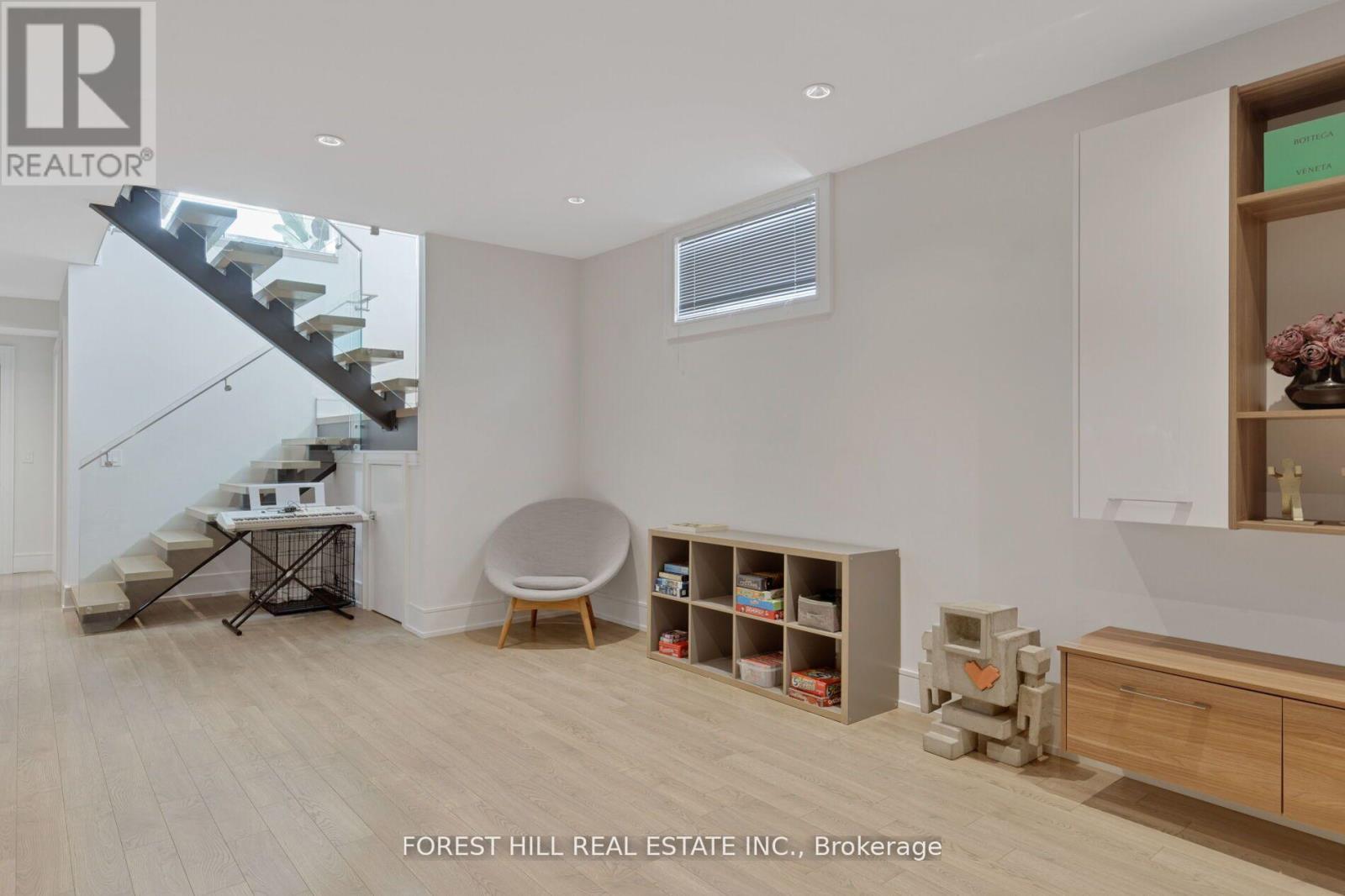 8 NORA ROAD Toronto (Islington-City Centre West), ON M9A 1C9