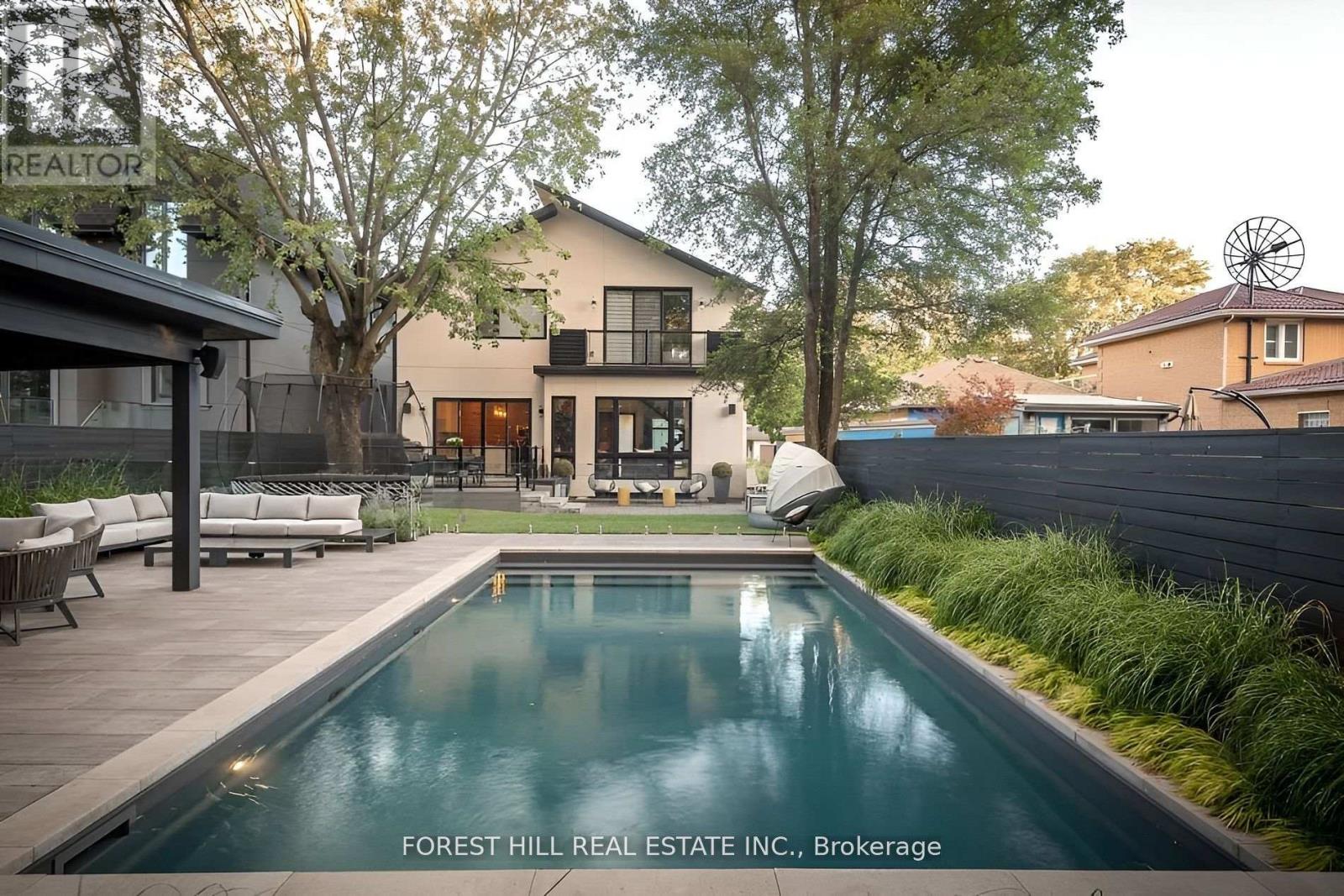 8 NORA ROAD Toronto (Islington-City Centre West), ON M9A 1C9