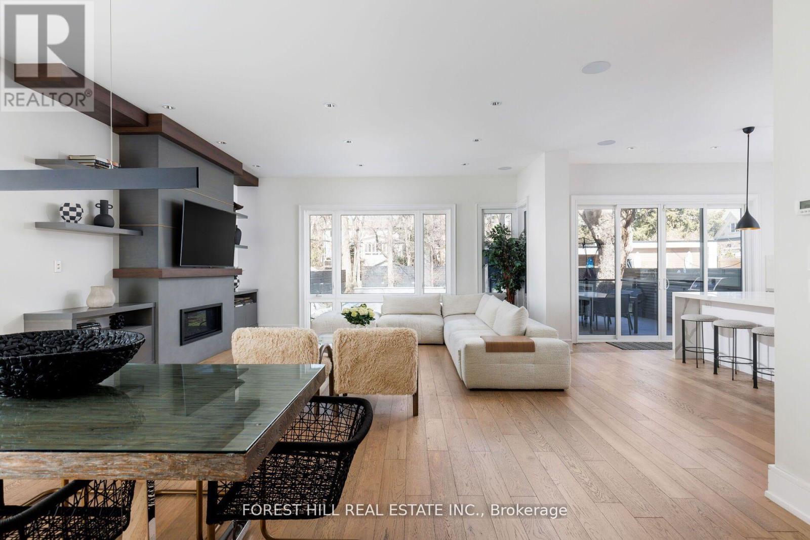 8 NORA ROAD Toronto (Islington-City Centre West), ON M9A 1C9