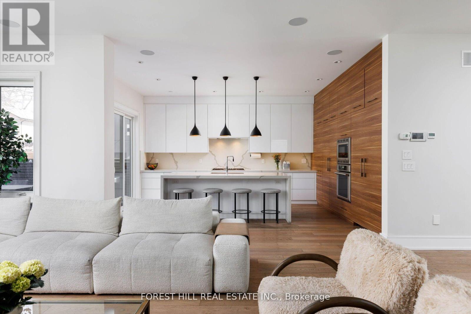 8 NORA ROAD Toronto (Islington-City Centre West), ON M9A 1C9