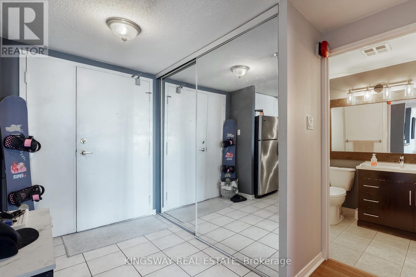 503 - 6720 Glen Erin Drive, Mississauga, Ontario  L5N 3K8 - Photo 4 - W12799004