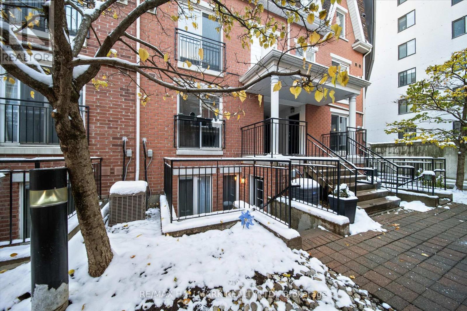 734 - 10 Laidlaw Street, Toronto, Ontario  M6K 1X2 - Photo 2 - W12799042