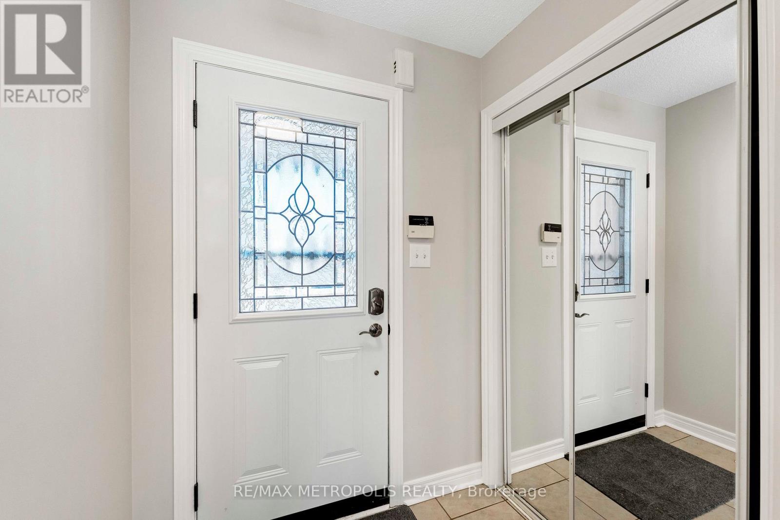 16 Twin Pines Crescent, Brampton, Ontario  L7A 1M6 - Photo 10 - W12799096