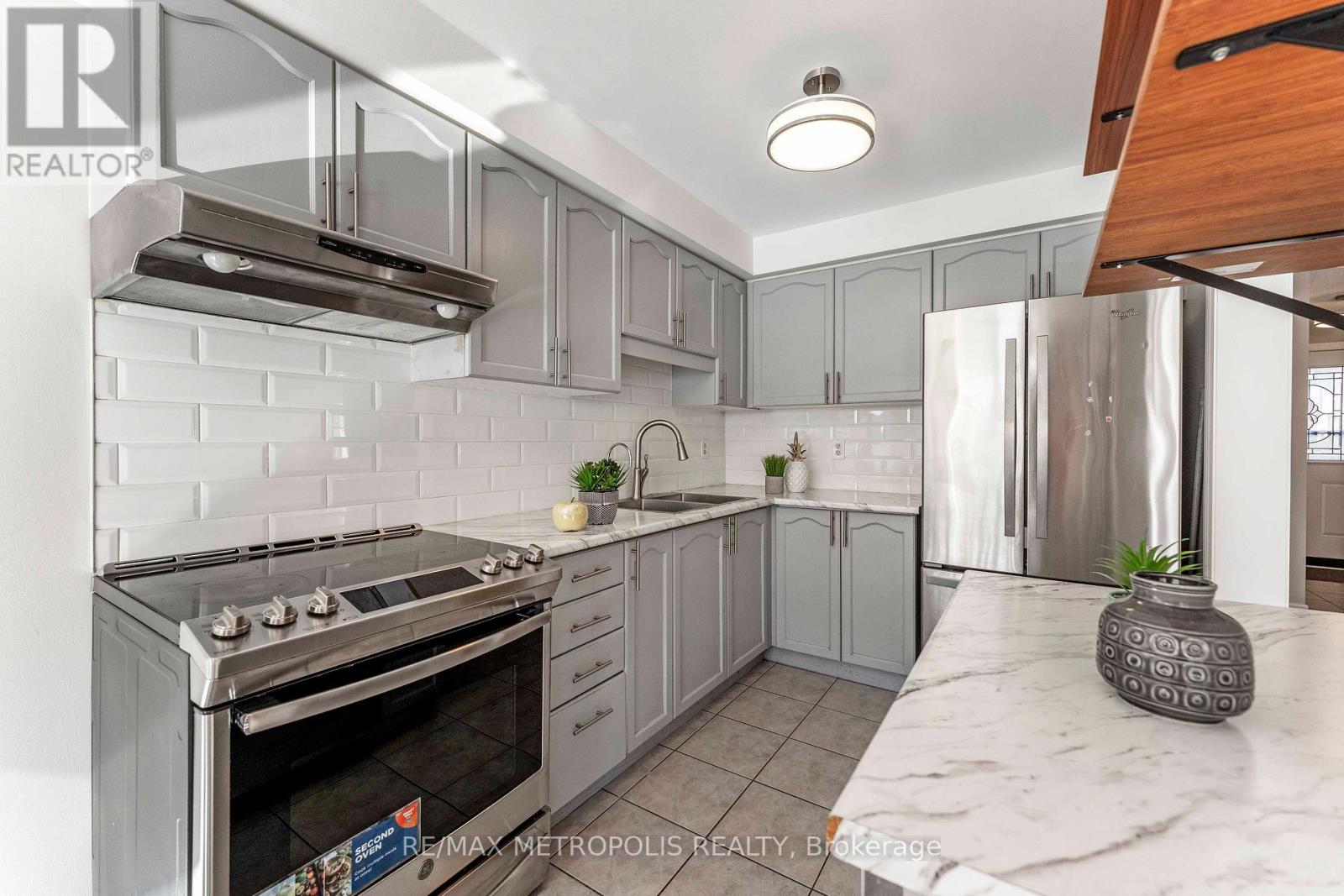 16 Twin Pines Crescent, Brampton, Ontario  L7A 1M6 - Photo 22 - W12799096