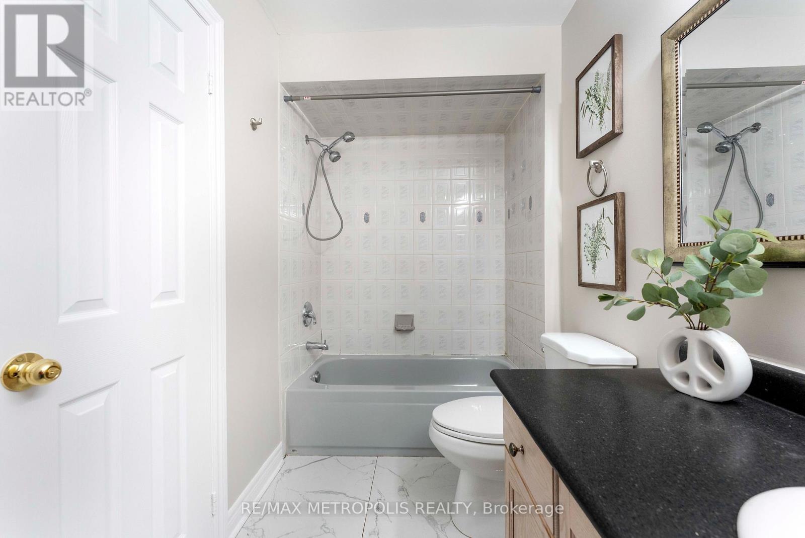 16 Twin Pines Crescent, Brampton, Ontario  L7A 1M6 - Photo 33 - W12799096