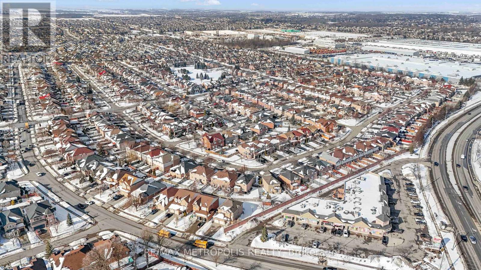 16 Twin Pines Crescent, Brampton, Ontario  L7A 1M6 - Photo 6 - W12799096