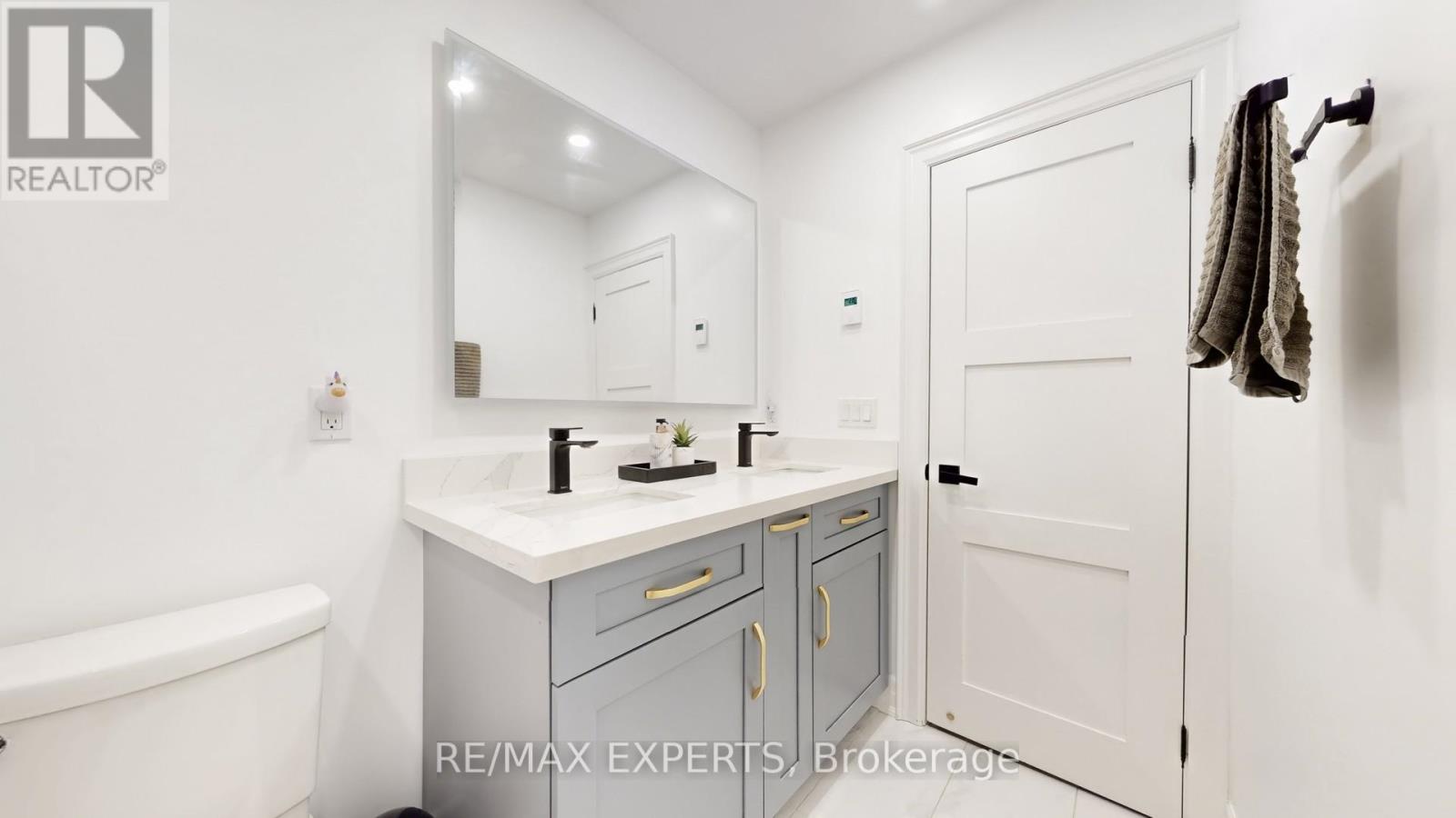 327 Jeffcoat Drive, Toronto, Ontario  M9W 3E4 - Photo 25 - W12799116