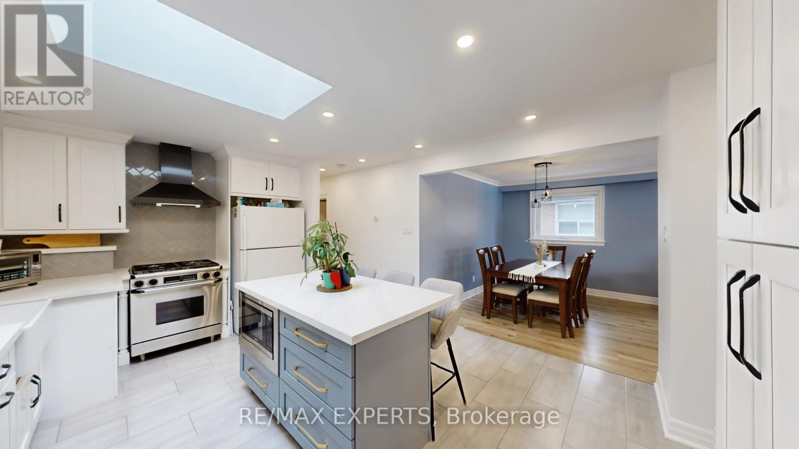 327 Jeffcoat Drive, Toronto, Ontario  M9W 3E4 - Photo 4 - W12799116