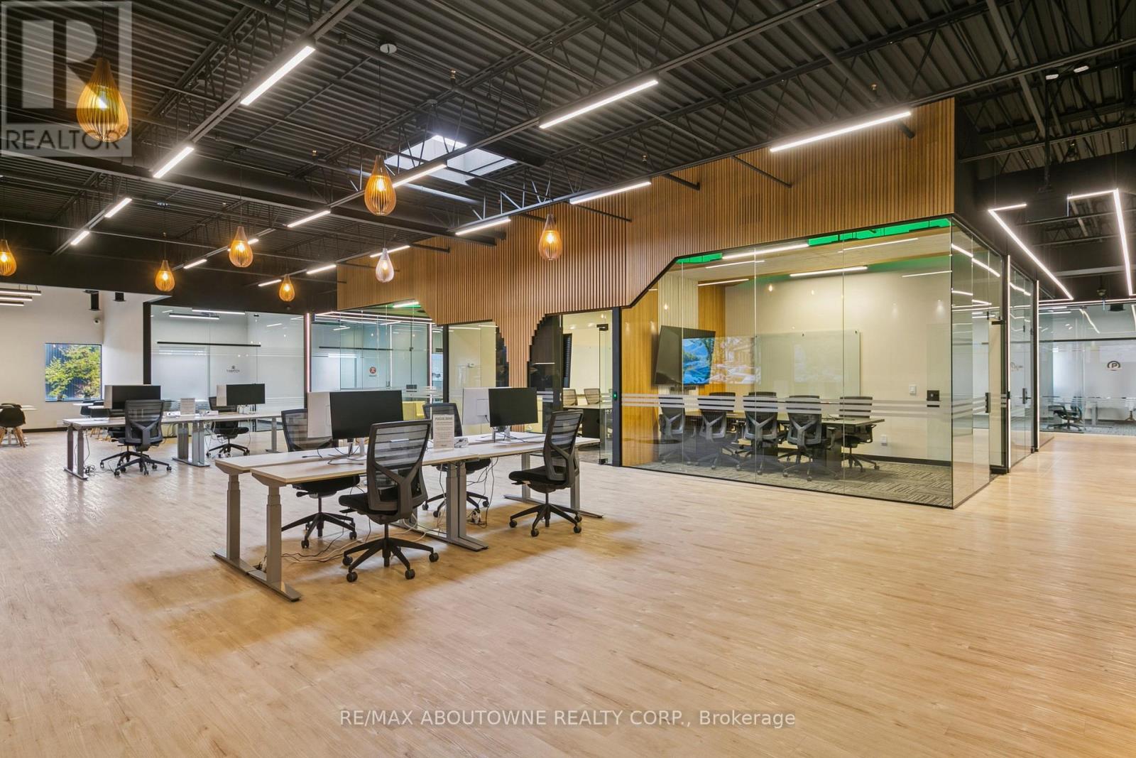 211 - 320 MATHESON BOULEVARD W, Mississauga, Ontario