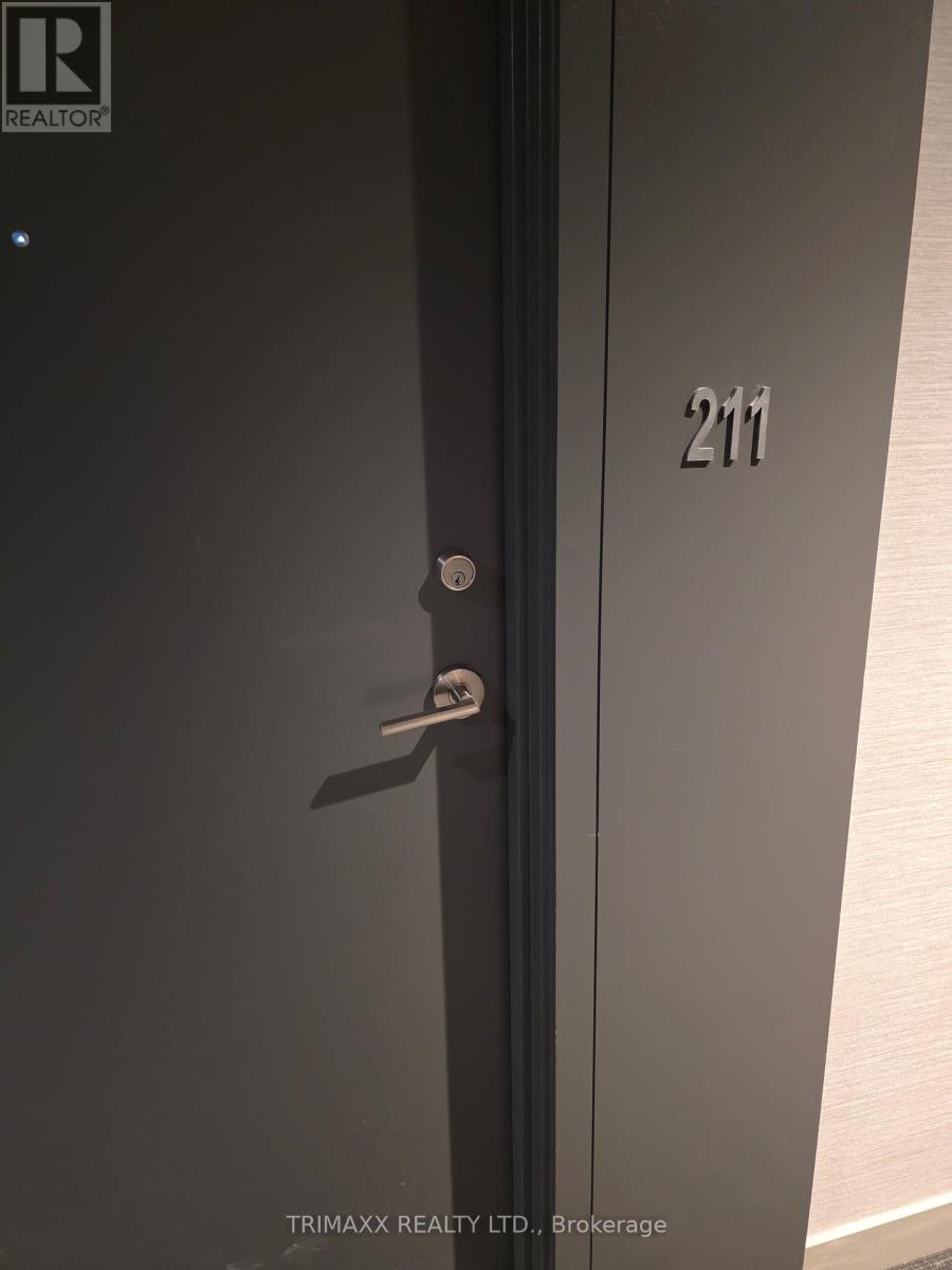 211 - 3005 Pine Glen Road, Oakville (Wm Westmount), Ontario  L6M 4J3 - Photo 2 - W12799184