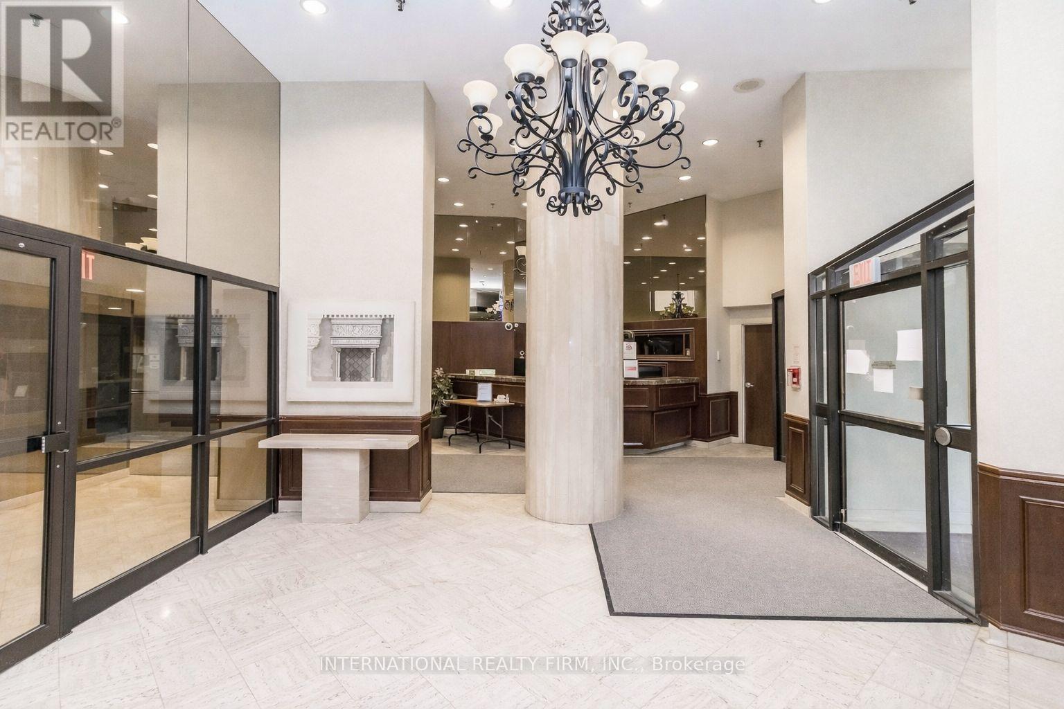 2201 - 3650 Kaneff Crescent, Mississauga, Ontario  L5A 4A1 - Photo 3 - W12799220