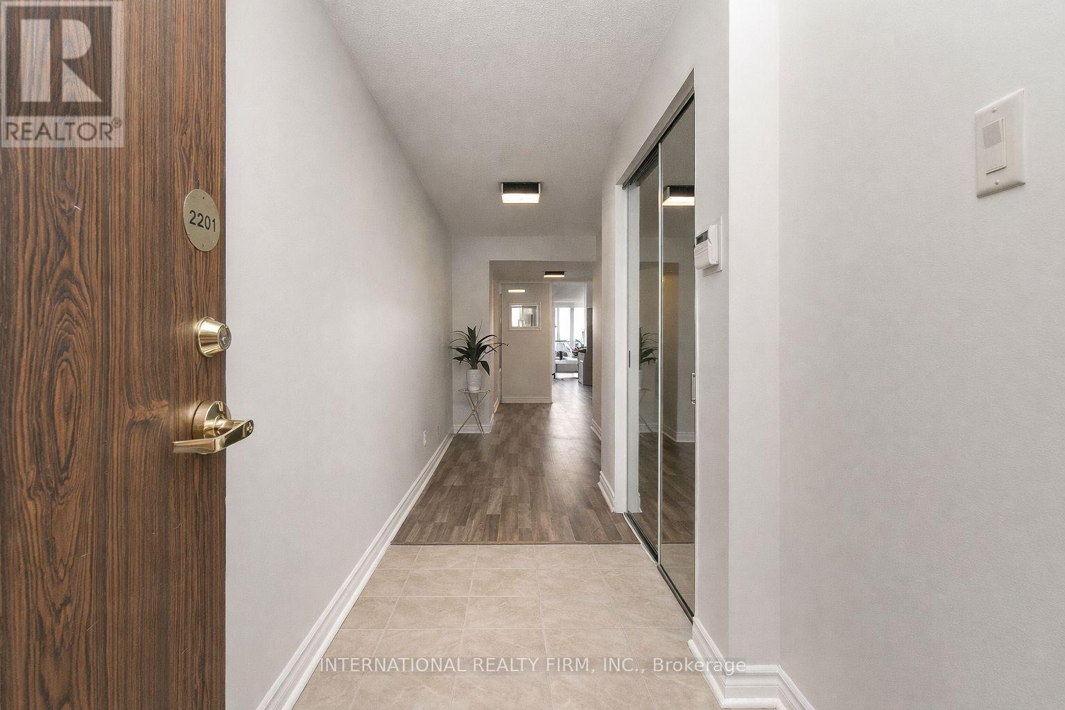 2201 - 3650 Kaneff Crescent, Mississauga, Ontario  L5A 4A1 - Photo 5 - W12799220