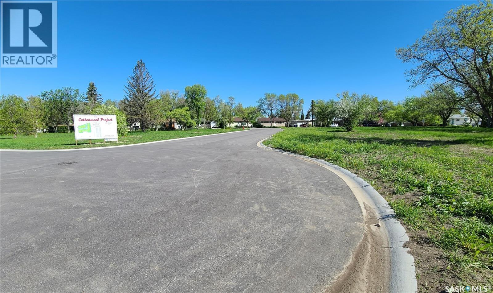 16 Kenney Crescent, Weyburn, Saskatchewan  S4H 1L3 - Photo 16 - SK028726