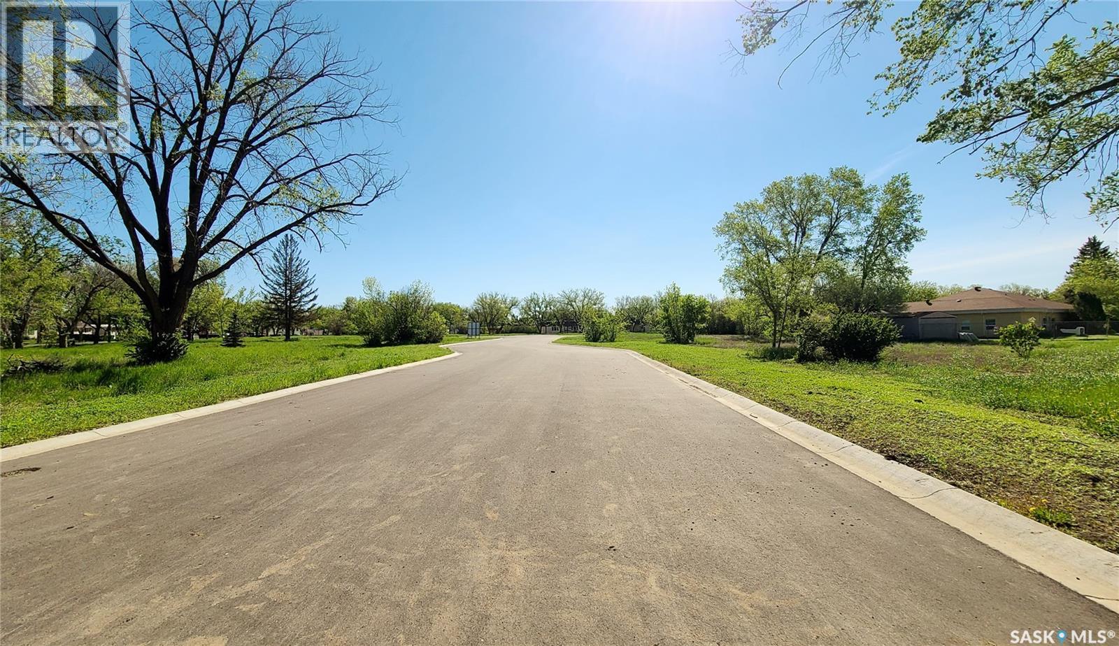 16 Kenney Crescent, Weyburn, Saskatchewan  S4H 1L3 - Photo 5 - SK028726